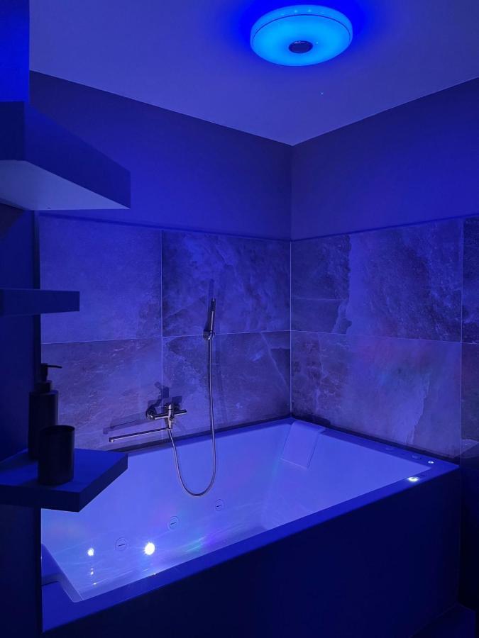 Love Room Mille Et Une Nuits Нарбонн Екстер'єр фото